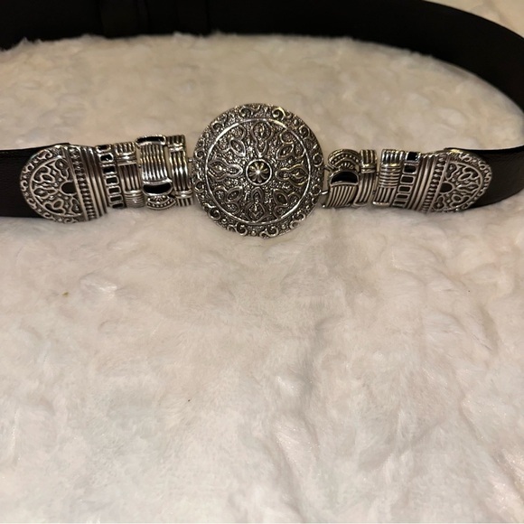Chico’s Adjustable Leather Medallion Statement Buckle Belt XLarge READ - Picture 2 of 7